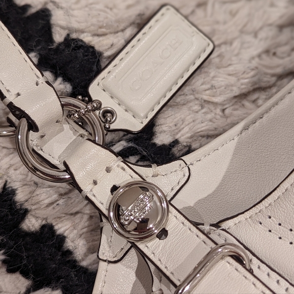 👜 NWOT COACH: № A1182-F16598 PERFORATED LEATHER CARRY ALL OFF- WHITE - Picture 2 of 5